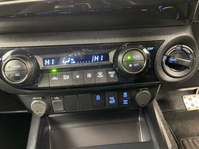 トヨタ ハイラックス 道央・札幌 2022(令4)年 1.9万km 白 　・４ＷＤ　/ディーゼル　ターボ/・純正ディスプレイオーディオ/・USB/AppleCarPlay/ナビ/・AndroidAuto/BT/・プリクラッシュセーフティー　/・レーンキープアシスト　/・パノラマミックビューモニター　/・荷台ハードカーバー（ダンパー付き）/・ダウンヒルアシストコントロール　/・センターでフロック　/・レーダークルーズコントロール/・MTモード付・パドルシフト/・ＥＴＣ/・ハーフレザーシート/・LEDオートライト/・スマートキー/スペアキー/・純正ハードトノカバー