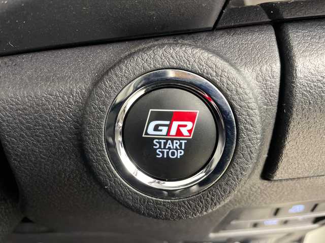 トヨタ ハイラックス 道央・札幌 2022(令4)年 1.9万km 白 　・４ＷＤ　/ディーゼル　ターボ/・純正ディスプレイオーディオ/・USB/AppleCarPlay/ナビ/・AndroidAuto/BT/・プリクラッシュセーフティー　/・レーンキープアシスト　/・パノラマミックビューモニター　/・荷台ハードカーバー（ダンパー付き）/・ダウンヒルアシストコントロール　/・センターでフロック　/・レーダークルーズコントロール/・MTモード付・パドルシフト/・ＥＴＣ/・ハーフレザーシート/・LEDオートライト/・スマートキー/スペアキー/・純正ハードトノカバー