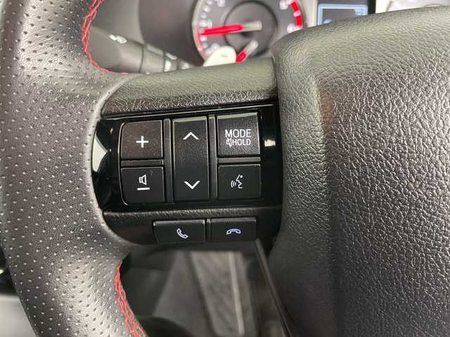 トヨタ ハイラックス 道央・札幌 2022(令4)年 1.9万km 白 　・４ＷＤ　/ディーゼル　ターボ/・純正ディスプレイオーディオ/・USB/AppleCarPlay/ナビ/・AndroidAuto/BT/・プリクラッシュセーフティー　/・レーンキープアシスト　/・パノラマミックビューモニター　/・荷台ハードカーバー（ダンパー付き）/・ダウンヒルアシストコントロール　/・センターでフロック　/・レーダークルーズコントロール/・MTモード付・パドルシフト/・ＥＴＣ/・ハーフレザーシート/・LEDオートライト/・スマートキー/スペアキー/・純正ハードトノカバー