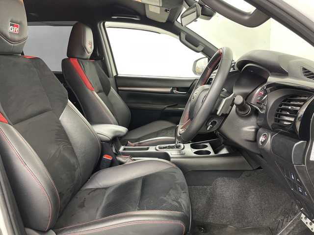 トヨタ ハイラックス 道央・札幌 2022(令4)年 1.9万km 白 　・４ＷＤ　/ディーゼル　ターボ/・純正ディスプレイオーディオ/・USB/AppleCarPlay/ナビ/・AndroidAuto/BT/・プリクラッシュセーフティー　/・レーンキープアシスト　/・パノラマミックビューモニター　/・荷台ハードカーバー（ダンパー付き）/・ダウンヒルアシストコントロール　/・センターでフロック　/・レーダークルーズコントロール/・MTモード付・パドルシフト/・ＥＴＣ/・ハーフレザーシート/・LEDオートライト/・スマートキー/スペアキー/・純正ハードトノカバー