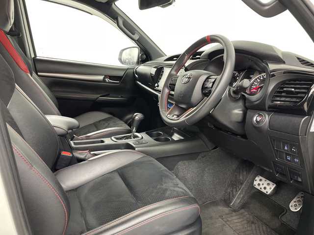 トヨタ ハイラックス 道央・札幌 2022(令4)年 1.9万km 白 　・４ＷＤ　/ディーゼル　ターボ/・純正ディスプレイオーディオ/・USB/AppleCarPlay/ナビ/・AndroidAuto/BT/・プリクラッシュセーフティー　/・レーンキープアシスト　/・パノラマミックビューモニター　/・荷台ハードカーバー（ダンパー付き）/・ダウンヒルアシストコントロール　/・センターでフロック　/・レーダークルーズコントロール/・MTモード付・パドルシフト/・ＥＴＣ/・ハーフレザーシート/・LEDオートライト/・スマートキー/スペアキー/・純正ハードトノカバー