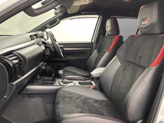 トヨタ ハイラックス 道央・札幌 2022(令4)年 1.9万km 白 　・４ＷＤ　/ディーゼル　ターボ/・純正ディスプレイオーディオ/・USB/AppleCarPlay/ナビ/・AndroidAuto/BT/・プリクラッシュセーフティー　/・レーンキープアシスト　/・パノラマミックビューモニター　/・荷台ハードカーバー（ダンパー付き）/・ダウンヒルアシストコントロール　/・センターでフロック　/・レーダークルーズコントロール/・MTモード付・パドルシフト/・ＥＴＣ/・ハーフレザーシート/・LEDオートライト/・スマートキー/スペアキー/・純正ハードトノカバー