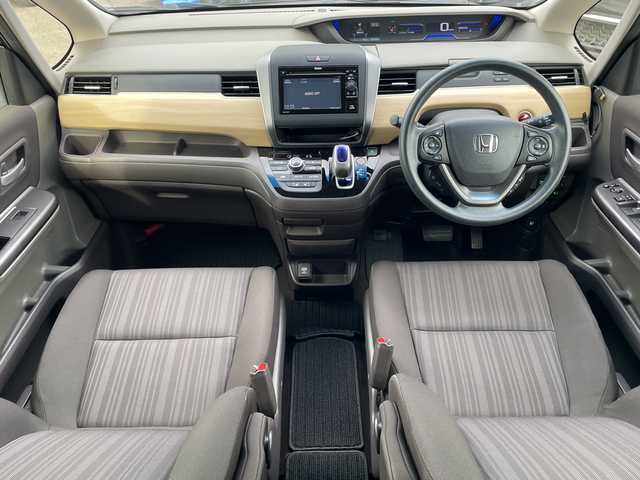 ホンダ フリード ハイブリット G ホンダセンシング 青森県 2016(平28)年 10.4万km クリスタルブラックパール 4WD/純正ディスプレイオーディオ・ワンセグTV/CD・Bluetooth・USB・HDMI/バックカメラ/前席シートヒーター/両側パワースライドドア/ホンダセンシング/衝突軽減ブレーキ/追従クルーズコントロール/レーンキープアシスト/ビルトインETC/ワイパーデアイサー/ヒーテッドドアミラー/LEDヘッドライト/オートライト/プッシュスタート/スマートキー