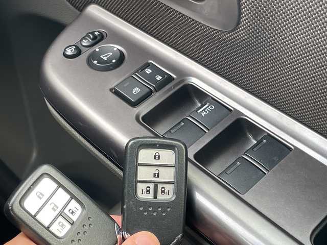 ホンダ フリード ハイブリット G ホンダセンシング 青森県 2016(平28)年 10.4万km クリスタルブラックパール 4WD/純正ディスプレイオーディオ・ワンセグTV/CD・Bluetooth・USB・HDMI/バックカメラ/前席シートヒーター/両側パワースライドドア/ホンダセンシング/衝突軽減ブレーキ/追従クルーズコントロール/レーンキープアシスト/ビルトインETC/ワイパーデアイサー/ヒーテッドドアミラー/LEDヘッドライト/オートライト/プッシュスタート/スマートキー