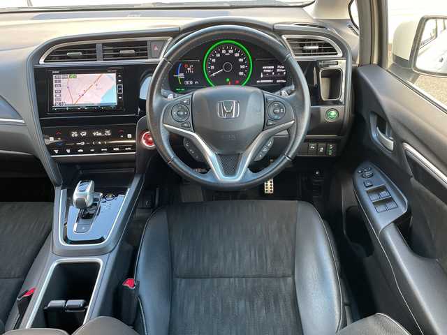 ホンダ シャトル ハイブリッド X ホンダセンシング 山口県 2019(令1)年 2.6万km プラチナホワイトパール 純正ナビ/CD/DVD/SD/BT/iPod/フルセグTV/バックカメラ/全周囲カメラ/ETC/コーナーセンサー/レーンキープアシスト/オートライト/衝突軽減ブレ―キ/電動格納ミラー/純正フロアマット