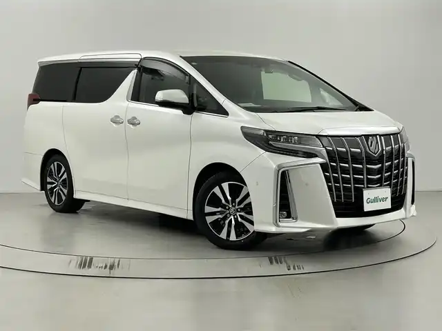 トヨタ アルファード S Cパッケージ 埼玉県 2020(令2)年 2.4万km ホワイトパールクリスタルシャイン トヨタセーフティセンス/JBLプレミアムサウンドシステム/純正メモリナビ/CD/DVD/Bluetooth/フルセグ/両側パワースライドドア/アラウンドビューモニター/ビルトインETC2.0/前後ドライブレコーダー/デジタルインナーミラー/本革シート/シートヒーター/エアシート/オットマン/ステアリングヒーター/パワーバックドア/社外１６インチAW/純正フロアマット/前後コーナーセンサー/プッシュスタート/スマートキー/スペアキー１本