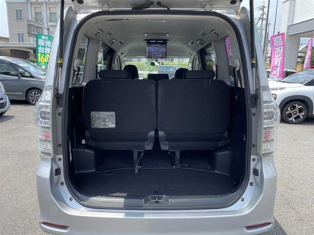 トヨタ ヴォクシー ZS 静岡県 2010(平22)年 19.9万km シルバーM 4WD/純正HDDナビ・ワンセグTV/DVD/CD/SD/MSV/Bluetooth/バックカメラ/純正16インチAW/両側パワースライドドア/HIDライト/スマートキー2個/プッシュスタート/新車時保証書/取扱説明書