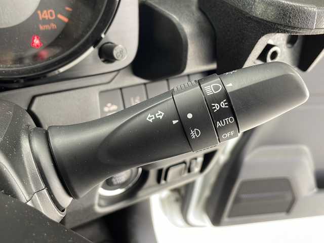 スズキ ジムニー XC 千葉県 2019(令1)年 3.8万km ピュアホワイトP スズキセーフティサポート/車線逸脱警報機能/横滑り防止装置/オートライト/デュアルセンサーブレーキサポート/クルーズコントロール/社外7型SDナビ/BT.CD.DVD.SD/バックカメラ/フルセグTV/前席シートヒーター/ドライブレコーダー（F）/ステアリングスイッチ/プッシュスタート/スマートキー×2/LEDヘッドライト/フォグライト/純正フロアマット/純正16インチAW/純正ドアバイザー/ヘッドライトウォッシャー/ヒルディセントコントロール