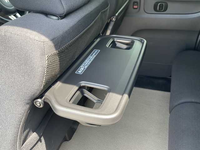 ホンダ Ｎ ＢＯＸ カスタム SSパッケージ 熊本県 2017(平29)年 6.4万km シャイニンググレーM (株)IDOMが運営する【じしゃロン熊本店】の自社ローン専用車両になりますこちらは現金またはオートローンご利用時の価格です。自社ローンご希望の方は別途その旨お申付け下さい/純正ナビ（フルセグ　CD　BT）　/バックカメラ　/両側パワースライドドア　/ステアリングスイッチ　/左右シートヒーター　/W+サイドエアバッグ　/プッシュスタート　/スマートキー　/電動格納ミラー