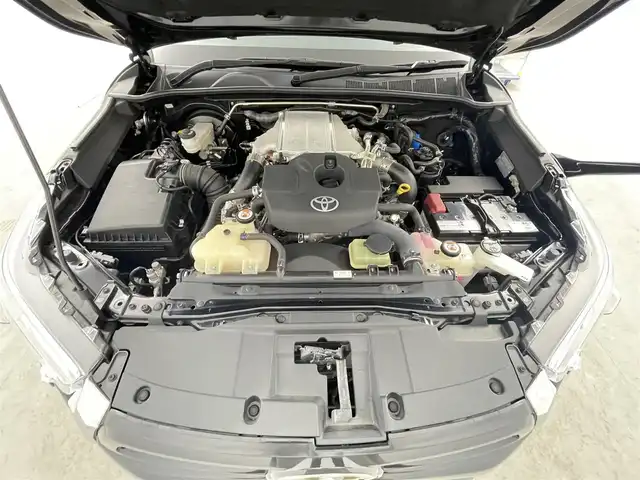 トヨタ ハイラックス Z 千葉県 2022(令4)年 2.6万km アティチュードブラックマイカ 禁煙車/４WD/・ダウンヒルアシストコントロール/トヨタセーフティセンス/・レーンディパーチャーアラート/・プリクラッシュセーフティ/・クリアランスソナー/・レーダークルーズコントロール/GRハードトノカバー/純正メモリナビ/・型番：NSCN-W68/・CD/AUX/Bluetooth/ワンセグTV/・バックカメラ/・ETC/革巻きステアリング/・ステアリングスイッチ/左右独立エアコン/純正フロアマット/純正17インチAW/電動格納ウインカーミラー/オートライト/・LEDヘッドライト/・LEDフォグランプ/プッシュスタート/・スマートキー/・スペアキー