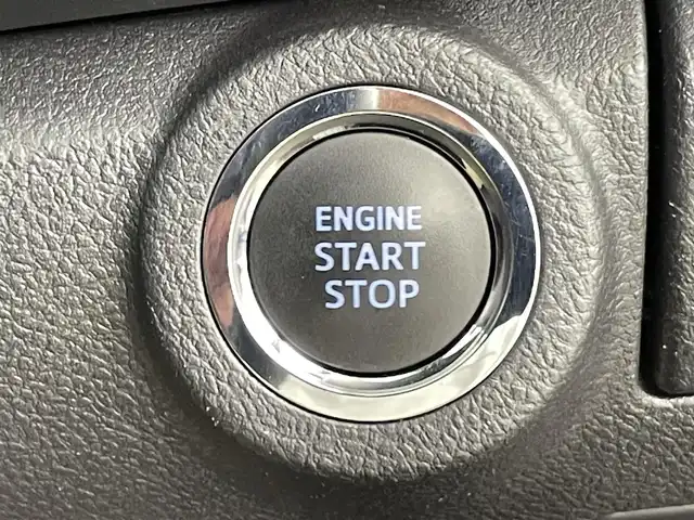 トヨタ ハイラックス Z 千葉県 2022(令4)年 2.6万km アティチュードブラックマイカ 禁煙車/４WD/・ダウンヒルアシストコントロール/トヨタセーフティセンス/・レーンディパーチャーアラート/・プリクラッシュセーフティ/・クリアランスソナー/・レーダークルーズコントロール/GRハードトノカバー/純正メモリナビ/・型番：NSCN-W68/・CD/AUX/Bluetooth/ワンセグTV/・バックカメラ/・ETC/革巻きステアリング/・ステアリングスイッチ/左右独立エアコン/純正フロアマット/純正17インチAW/電動格納ウインカーミラー/オートライト/・LEDヘッドライト/・LEDフォグランプ/プッシュスタート/・スマートキー/・スペアキー