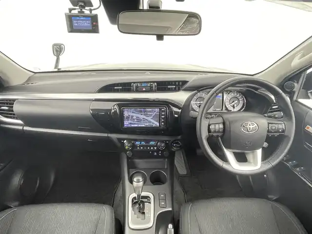 トヨタ ハイラックス Z 千葉県 2022(令4)年 2.6万km アティチュードブラックマイカ 禁煙車/４WD/・ダウンヒルアシストコントロール/トヨタセーフティセンス/・レーンディパーチャーアラート/・プリクラッシュセーフティ/・クリアランスソナー/・レーダークルーズコントロール/GRハードトノカバー/純正メモリナビ/・型番：NSCN-W68/・CD/AUX/Bluetooth/ワンセグTV/・バックカメラ/・ETC/革巻きステアリング/・ステアリングスイッチ/左右独立エアコン/純正フロアマット/純正17インチAW/電動格納ウインカーミラー/オートライト/・LEDヘッドライト/・LEDフォグランプ/プッシュスタート/・スマートキー/・スペアキー