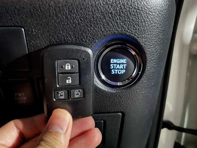 トヨタ アルファード S 山口県 2021(令3)年 3.1万km ラグジュアリーホワイトパールクリスタルシャインガラスフレーク ワンオーナー車/純正メーカーオプションナビ/CD/DVDデッキ/Bluetooth/フルセグTV/バックカメラ/純正フリップダウンモニター/両側パワースライドドア/LEDヘッドライト/LEDフォグライト/トヨタセーフティセンス/横滑り防止装置/オートマチックハイビーム/クルーズコントロール/レーンキープアシスト/ステアリングスイッチ/スマートキー＆プッシュスタート/社外前後ドライブレコーダー/純正18インチAW/保証書・取説/スペアキー1個