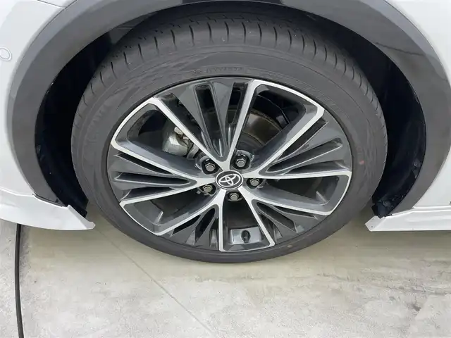 トヨタ プリウス Z 岡山県 2025(令7)年 0.9万km プラチナホワイトパールマイカ ガラスルーフ/モデリスタフルエアロ/純正12.3インチナビ /地デジ/BT/AppleCarPlay/USB/パノラミックビューモニター/ビルトインETC2.0/黒合皮シート/シートヒーター /ベンチレーション/レーダークルーズコントロール/ステアリングヒーター/BSM/デジタルインナーミラー/純正前後ドラレコ /シートメモリー/純正フロアマット/LEDヘッドライト
