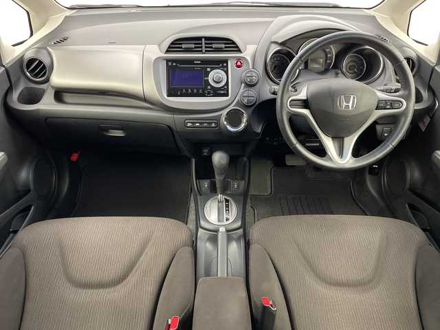 ホンダ フィット XH 新潟県 2013(平25)年 8万km ポリッシュドメタルメタリック 純正カーオーディオ/ステアリングスイッチ/ワイパーデアイサー/シートヒーター/ドアバイザー/ウィンカーミラー/電格ミラー/クルーズコントロール/純正フロアマット/ETC