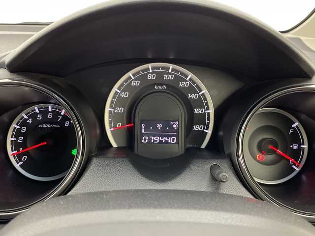 ホンダ フィット XH 新潟県 2013(平25)年 8万km ポリッシュドメタルメタリック 純正カーオーディオ/ステアリングスイッチ/ワイパーデアイサー/シートヒーター/ドアバイザー/ウィンカーミラー/電格ミラー/クルーズコントロール/純正フロアマット/ETC