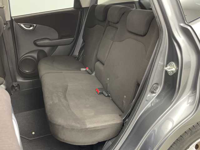 ホンダ フィット XH 新潟県 2013(平25)年 8万km ポリッシュドメタルメタリック 純正カーオーディオ/ステアリングスイッチ/ワイパーデアイサー/シートヒーター/ドアバイザー/ウィンカーミラー/電格ミラー/クルーズコントロール/純正フロアマット/ETC