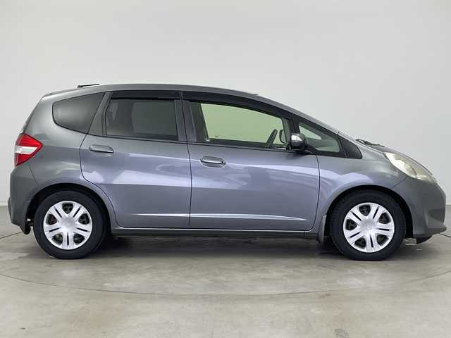 ホンダ フィット XH 新潟県 2013(平25)年 8万km ポリッシュドメタルメタリック 純正カーオーディオ/ステアリングスイッチ/ワイパーデアイサー/シートヒーター/ドアバイザー/ウィンカーミラー/電格ミラー/クルーズコントロール/純正フロアマット/ETC