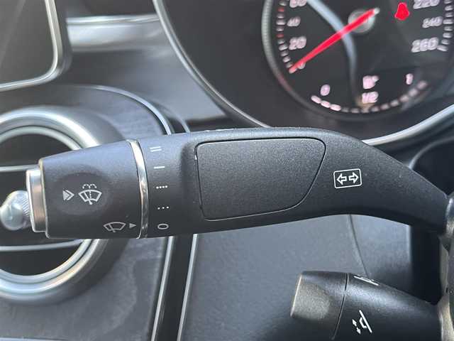 メルセデス・ベンツ Ｃ１８０ クーペ スポーツ+ 静岡県 2016(平28)年 3.9万km オブシディアンブラック 黒革シート/レーダーセーフティー/・BASプラス/・リアCPA/・PRESAFE/・アクティブレーンキーピングアシスト/・アクティブブラインドスポットアシスト/・ディストロニックプラス/・チャイルドセーフティーシートセンサー/COMANDシステム/・8.4インチワイドディスプレイ/・タッチパッド/（Bluetooth/フルセグ/USB/CD/DVD）/バックカメラ/シートヒーター/パワーシート/アンビエントライト/LEDハイパフォーマンスヘッドライト/純正１９インチアルミホイール/ETC/ヘッドアップディスプレイ