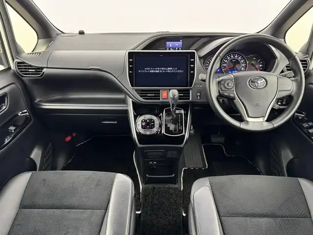 トヨタ ヴォクシー ZS 煌Ⅲ 福岡県 2021(令3)年 6.2万km ホワイトパールクリスタルシャイン 後席モニター　/純正１０．５型ナビ　/バックカメラ　/ビルトインＥＴＣ２．０　/前後ドラレコ　/クルコン　/コーナーセンサー　/衝突被害軽減ブレーキ　/レーンキープ　/ＰＫＳＢ　/ＭＴモード付　/ハーフレザー　/両側パワースライドドア