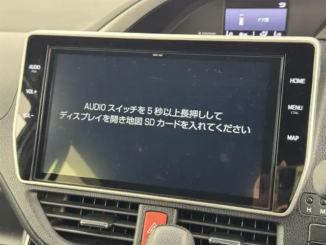 トヨタ ヴォクシー ZS 煌Ⅲ 福岡県 2021(令3)年 6.2万km ホワイトパールクリスタルシャイン 後席モニター　/純正１０．５型ナビ　/バックカメラ　/ビルトインＥＴＣ２．０　/前後ドラレコ　/クルコン　/コーナーセンサー　/衝突被害軽減ブレーキ　/レーンキープ　/ＰＫＳＢ　/ＭＴモード付　/ハーフレザー　/両側パワースライドドア