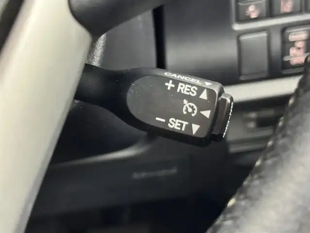 トヨタ ヴォクシー ZS 煌Ⅲ 福岡県 2021(令3)年 6.2万km ホワイトパールクリスタルシャイン 後席モニター　/純正１０．５型ナビ　/バックカメラ　/ビルトインＥＴＣ２．０　/前後ドラレコ　/クルコン　/コーナーセンサー　/衝突被害軽減ブレーキ　/レーンキープ　/ＰＫＳＢ　/ＭＴモード付　/ハーフレザー　/両側パワースライドドア