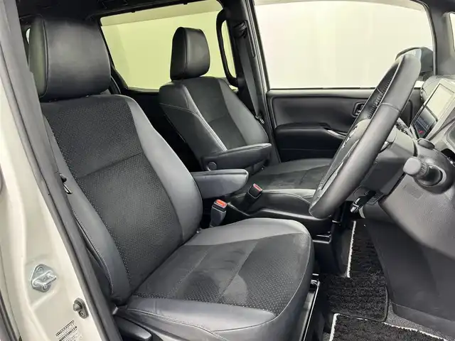 トヨタ ヴォクシー ZS 煌Ⅲ 福岡県 2021(令3)年 6.2万km ホワイトパールクリスタルシャイン 後席モニター　/純正１０．５型ナビ　/バックカメラ　/ビルトインＥＴＣ２．０　/前後ドラレコ　/クルコン　/コーナーセンサー　/衝突被害軽減ブレーキ　/レーンキープ　/ＰＫＳＢ　/ＭＴモード付　/ハーフレザー　/両側パワースライドドア