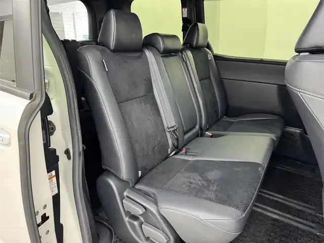 トヨタ ヴォクシー ZS 煌Ⅲ 福岡県 2021(令3)年 6.2万km ホワイトパールクリスタルシャイン 後席モニター　/純正１０．５型ナビ　/バックカメラ　/ビルトインＥＴＣ２．０　/前後ドラレコ　/クルコン　/コーナーセンサー　/衝突被害軽減ブレーキ　/レーンキープ　/ＰＫＳＢ　/ＭＴモード付　/ハーフレザー　/両側パワースライドドア