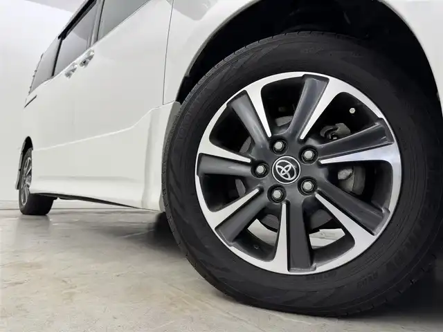 トヨタ ヴォクシー ZS 煌Ⅲ 福岡県 2021(令3)年 6.2万km ホワイトパールクリスタルシャイン 後席モニター　/純正１０．５型ナビ　/バックカメラ　/ビルトインＥＴＣ２．０　/前後ドラレコ　/クルコン　/コーナーセンサー　/衝突被害軽減ブレーキ　/レーンキープ　/ＰＫＳＢ　/ＭＴモード付　/ハーフレザー　/両側パワースライドドア