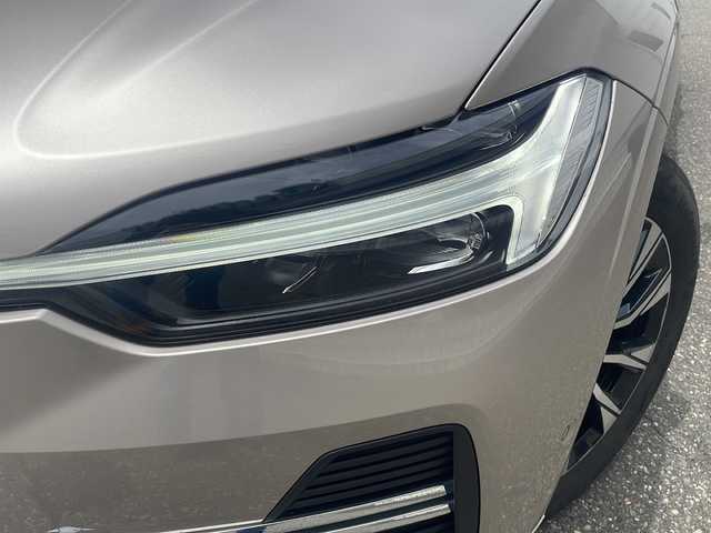 ボルボ ボルボ ＸＣ６０ アルティメット B5 AWD 福井県 2023(令5)年 1.9万km ゴールド ワンオーナー/保証書/取扱説明書/スマートキー/プッシュスタート/アイドリングストップ/ムーンルーフ/ワイヤレス携帯充電器/ETC/LEDヘッドライト/オートライト/ステアリングスイッチ/クルーズコントロール/前後ドライブレコーダー/フルレザーイート（茶）/前席パワーシート/オットマン/コーナーセンサー/電動格納ミラー/純正フロアマット/レーンキープ
