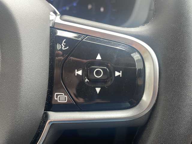 ボルボ ボルボ ＸＣ６０ アルティメット B5 AWD 福井県 2023(令5)年 1.9万km ゴールド ワンオーナー/保証書/取扱説明書/スマートキー/プッシュスタート/アイドリングストップ/ムーンルーフ/ワイヤレス携帯充電器/ETC/LEDヘッドライト/オートライト/ステアリングスイッチ/クルーズコントロール/前後ドライブレコーダー/フルレザーイート（茶）/前席パワーシート/オットマン/コーナーセンサー/電動格納ミラー/純正フロアマット/レーンキープ