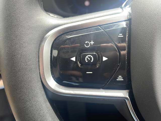 ボルボ ボルボ ＸＣ６０ アルティメット B5 AWD 福井県 2023(令5)年 1.9万km ゴールド ワンオーナー/保証書/取扱説明書/スマートキー/プッシュスタート/アイドリングストップ/ムーンルーフ/ワイヤレス携帯充電器/ETC/LEDヘッドライト/オートライト/ステアリングスイッチ/クルーズコントロール/前後ドライブレコーダー/フルレザーイート（茶）/前席パワーシート/オットマン/コーナーセンサー/電動格納ミラー/純正フロアマット/レーンキープ