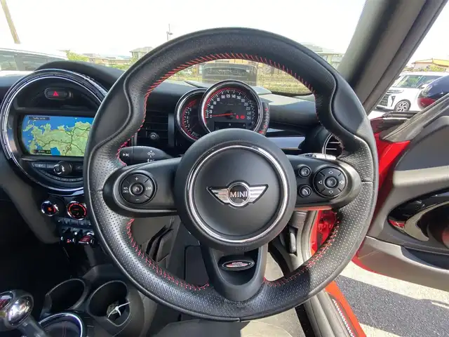 ＭＩＮＩ ミニ ジョンクーパーワークス 福岡県 2015(平27)年 6.4万km 赤 ・1オーナー/・クルーズコントロール/・純正HDDナビ/USB/Bluetooth/AUX/・シートヒーター/・ETC/・純正18AW/・プッシュスタート/・オートライト