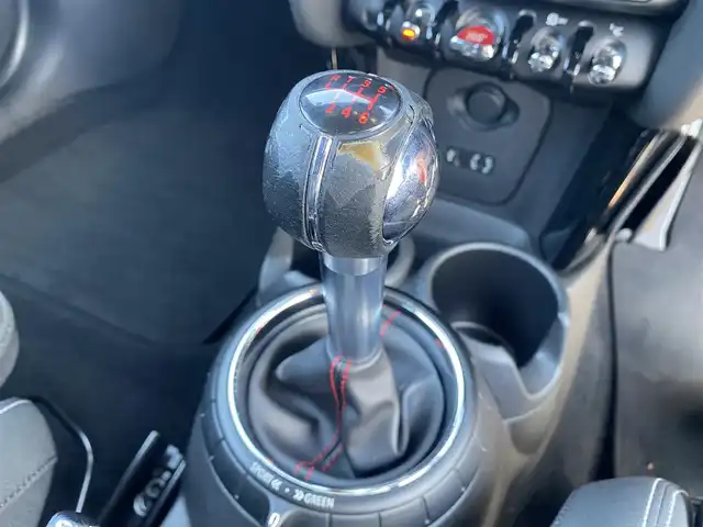 ＭＩＮＩ ミニ ジョンクーパーワークス 福岡県 2015(平27)年 6.4万km 赤 ・1オーナー/・クルーズコントロール/・純正HDDナビ/USB/Bluetooth/AUX/・シートヒーター/・ETC/・純正18AW/・プッシュスタート/・オートライト
