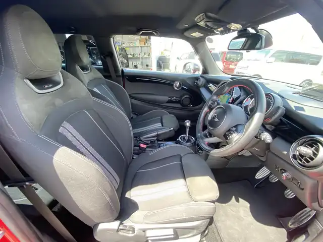 ＭＩＮＩ ミニ ジョンクーパーワークス 福岡県 2015(平27)年 6.4万km 赤 ・1オーナー/・クルーズコントロール/・純正HDDナビ/USB/Bluetooth/AUX/・シートヒーター/・ETC/・純正18AW/・プッシュスタート/・オートライト