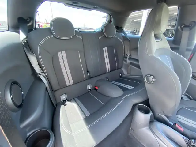 ＭＩＮＩ ミニ ジョンクーパーワークス 福岡県 2015(平27)年 6.4万km 赤 ・1オーナー/・クルーズコントロール/・純正HDDナビ/USB/Bluetooth/AUX/・シートヒーター/・ETC/・純正18AW/・プッシュスタート/・オートライト
