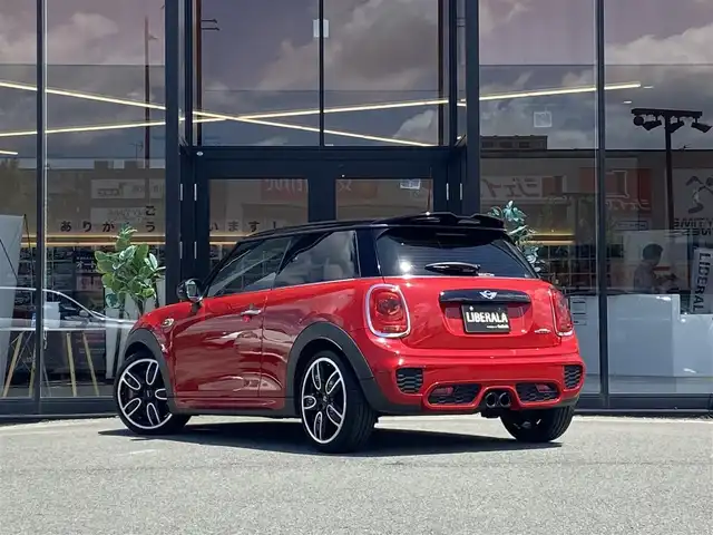 ＭＩＮＩ ミニ ジョンクーパーワークス 福岡県 2015(平27)年 6.4万km 赤 ・1オーナー/・クルーズコントロール/・純正HDDナビ/USB/Bluetooth/AUX/・シートヒーター/・ETC/・純正18AW/・プッシュスタート/・オートライト