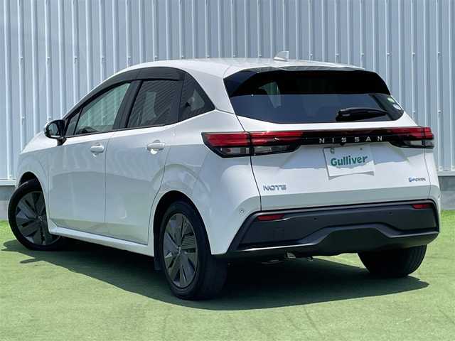 日産 ノート X 香川県 2021(令3)年 3.8万km ピュアホワイトパール 純正メモリーナビ/→AM/FM/CD/DVD/Bluetooth/フルセグTV/ドライブレコーダー/衝突軽減ブレーキ/バックカメラ/LEDヘッドライト/ステアリングスイッチ/プッシュスタート/スマートキー/スペアキー×1/純正フロアマット/コーナーセンサー