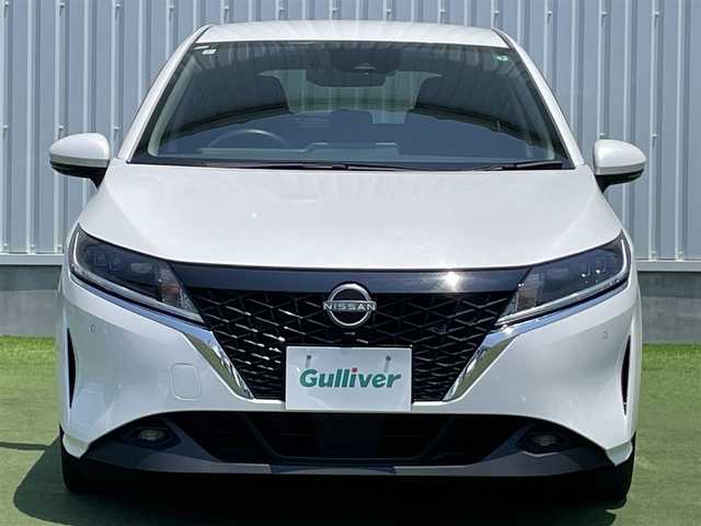 日産 ノート X 香川県 2021(令3)年 3.8万km ピュアホワイトパール 純正メモリーナビ/→AM/FM/CD/DVD/Bluetooth/フルセグTV/ドライブレコーダー/衝突軽減ブレーキ/バックカメラ/LEDヘッドライト/ステアリングスイッチ/プッシュスタート/スマートキー/スペアキー×1/純正フロアマット/コーナーセンサー