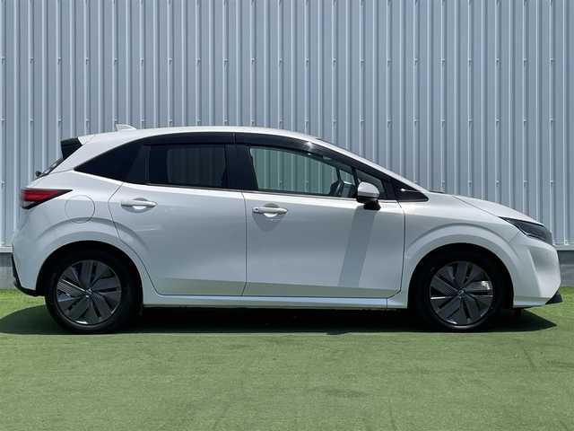 日産 ノート X 香川県 2021(令3)年 3.8万km ピュアホワイトパール 純正メモリーナビ/→AM/FM/CD/DVD/Bluetooth/フルセグTV/ドライブレコーダー/衝突軽減ブレーキ/バックカメラ/LEDヘッドライト/ステアリングスイッチ/プッシュスタート/スマートキー/スペアキー×1/純正フロアマット/コーナーセンサー