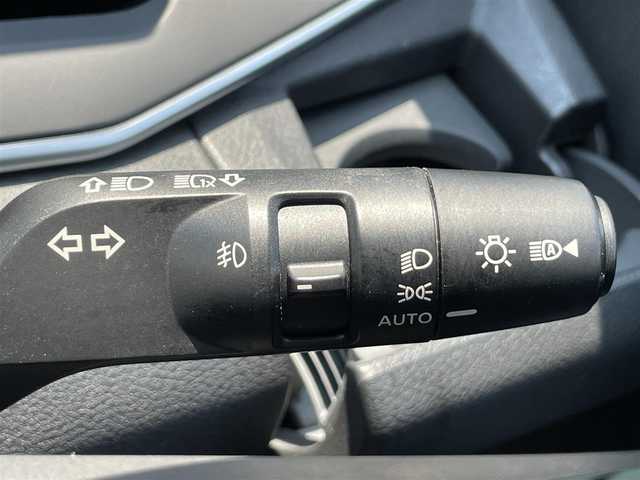 日産 ノート X 香川県 2021(令3)年 3.8万km ピュアホワイトパール 純正メモリーナビ/→AM/FM/CD/DVD/Bluetooth/フルセグTV/ドライブレコーダー/衝突軽減ブレーキ/バックカメラ/LEDヘッドライト/ステアリングスイッチ/プッシュスタート/スマートキー/スペアキー×1/純正フロアマット/コーナーセンサー