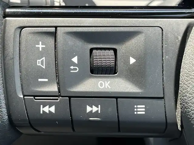 日産 ノート X 香川県 2021(令3)年 3.8万km ピュアホワイトパール 純正メモリーナビ/→AM/FM/CD/DVD/Bluetooth/フルセグTV/ドライブレコーダー/衝突軽減ブレーキ/バックカメラ/LEDヘッドライト/ステアリングスイッチ/プッシュスタート/スマートキー/スペアキー×1/純正フロアマット/コーナーセンサー