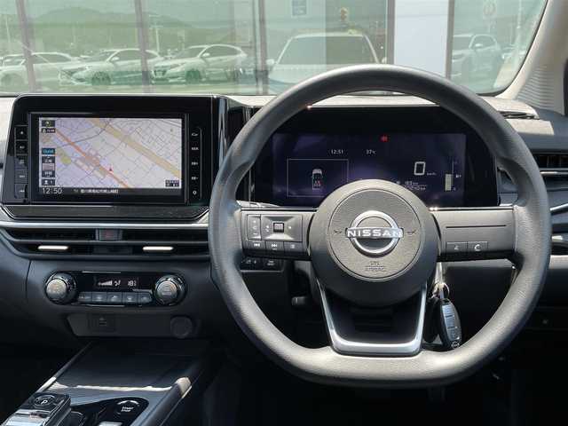 日産 ノート X 香川県 2021(令3)年 3.8万km ピュアホワイトパール 純正メモリーナビ/→AM/FM/CD/DVD/Bluetooth/フルセグTV/ドライブレコーダー/衝突軽減ブレーキ/バックカメラ/LEDヘッドライト/ステアリングスイッチ/プッシュスタート/スマートキー/スペアキー×1/純正フロアマット/コーナーセンサー