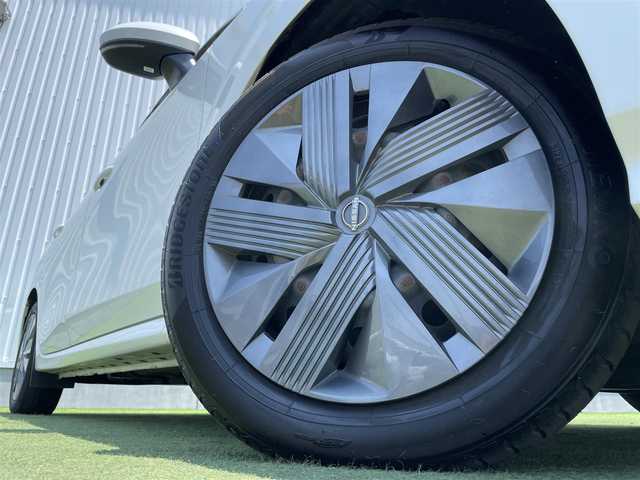 日産 ノート X 香川県 2021(令3)年 3.8万km ピュアホワイトパール 純正メモリーナビ/→AM/FM/CD/DVD/Bluetooth/フルセグTV/ドライブレコーダー/衝突軽減ブレーキ/バックカメラ/LEDヘッドライト/ステアリングスイッチ/プッシュスタート/スマートキー/スペアキー×1/純正フロアマット/コーナーセンサー