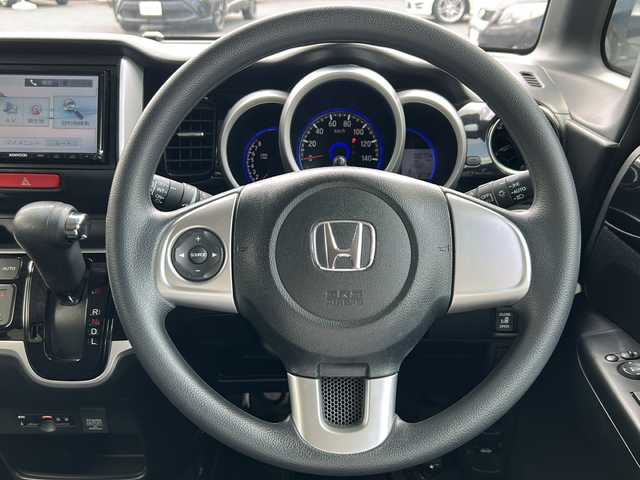 ホンダ Ｎ ＢＯＸ カスタム G Lパッケージ 愛知県 2016(平28)年 8.1万km プレミアムホワイトパールⅡ /禁煙ワンオーナー//メモリーナビ(ケンウッド　MDV-D503)//CD/DVD/フルセグTV/BT/USB/SD/AM/FM//バックカメラ//ETC//ステアリングスイッチ//前方ドライブレコーダー(セルスター　CSD-670FH)//スペアスマートキー//純正14インチアルミホイール//プラズマクラスター搭載オートエアコン//プッシュスタート//ECON//横滑り防止装置//盗難防止//LEDルームランプ//HIDヘッドランプ//HIDオートライト//フォグランプ//オートリトラミラー//アレルクリーンシート//運転席シートハイトアジャスター//リア席サンシェード//フロアマット//ドアバイザー//保証書//取扱説明書