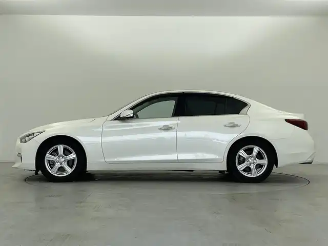 日産 スカイライン GT 群馬県 2020(令2)年 5万km ブリリアントホワイトパール NissanConnectナビゲーションシステム/・ツインディスプレイ(8インチワイド&7インチワイド)/・AM/FM/CD/DVD/AUX/Bluetooth/フルセグTV/インテリジェント アラウンドビューモニター(移動物検知機能付)/インテリジェントクルーズコントロール/インテリジェントLI(車線逸脱防止支援システム)/LDW(車線逸脱警報)/インテリジェントBSI(後側方衝突防止支援システム)/BSW(後側方車両検知警報)/インテリジェントBUI(後退時衝突防止支援システム)/インテリジェントFCW(前方衝突予測警報)/インテリジェントエマージェンシーブレーキ/ブレーキアシスト/エマージェンシーストップシグナル/前席パワーシート/LEDヘッドランプ/プッシュスタート/スマートキー