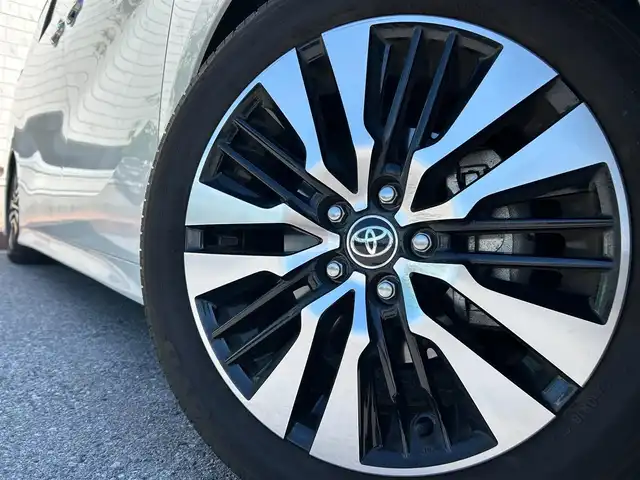 トヨタ アルファード S Cパッケージ 滋賀県 2022(令4)年 3万km ホワイトパールクリスタルシャイン TEIN製車高調(純正積込)/LEDリフレクター(純正積込)/両側パワースライドドア/9インチ純正ディスプレイオーディオ/(FM/AM//USB/Bluetooth)/バックカメラ/ETC/ＴＶキャンセラー/ＴｏｙｏｔａＳａｆｅｔｙＳｅｎｓｅ/・プリクラッシュブレーキアシスト	/・レーンキープアシスト	/・レーダークルーズコントロール/・標識検知機能	/電動リアゲート/電動格納ミラー/リバース連動ミラー/電子パーキング/ブレーキボールド/革巻きステアリング/ステアリングスイッチ/ステアリングヒーター/オートライト/LEDヘッドライト/フロントフォグ/オートマチックハイビーム/フルオートエアコン/オットマン/プッシュスタート/スマートキー/ドアバイザー/シートメモリー