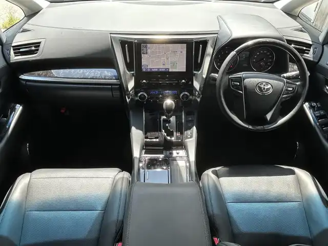 トヨタ アルファード S Cパッケージ 滋賀県 2022(令4)年 3万km ホワイトパールクリスタルシャイン TEIN製車高調(純正積込)/LEDリフレクター(純正積込)/両側パワースライドドア/9インチ純正ディスプレイオーディオ/(FM/AM//USB/Bluetooth)/バックカメラ/ETC/ＴＶキャンセラー/ＴｏｙｏｔａＳａｆｅｔｙＳｅｎｓｅ/・プリクラッシュブレーキアシスト	/・レーンキープアシスト	/・レーダークルーズコントロール/・標識検知機能	/電動リアゲート/電動格納ミラー/リバース連動ミラー/電子パーキング/ブレーキボールド/革巻きステアリング/ステアリングスイッチ/ステアリングヒーター/オートライト/LEDヘッドライト/フロントフォグ/オートマチックハイビーム/フルオートエアコン/オットマン/プッシュスタート/スマートキー/ドアバイザー/シートメモリー