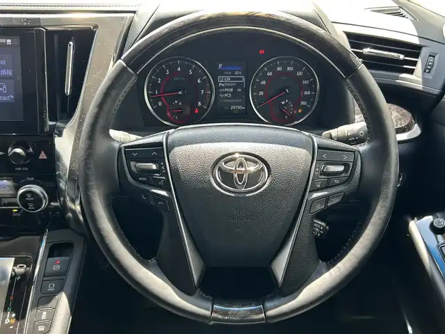 トヨタ アルファード S Cパッケージ 滋賀県 2022(令4)年 3万km ホワイトパールクリスタルシャイン TEIN製車高調(純正積込)/LEDリフレクター(純正積込)/両側パワースライドドア/9インチ純正ディスプレイオーディオ/(FM/AM//USB/Bluetooth)/バックカメラ/ETC/ＴＶキャンセラー/ＴｏｙｏｔａＳａｆｅｔｙＳｅｎｓｅ/・プリクラッシュブレーキアシスト	/・レーンキープアシスト	/・レーダークルーズコントロール/・標識検知機能	/電動リアゲート/電動格納ミラー/リバース連動ミラー/電子パーキング/ブレーキボールド/革巻きステアリング/ステアリングスイッチ/ステアリングヒーター/オートライト/LEDヘッドライト/フロントフォグ/オートマチックハイビーム/フルオートエアコン/オットマン/プッシュスタート/スマートキー/ドアバイザー/シートメモリー
