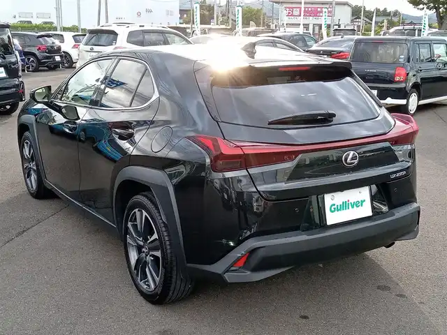 レクサス ＵＸ 250h バージョンC 福井県 2023(令5)年 1.4万km グラファイトブラックガラスフレーク ワンオーナー車/純正17インチAW/全方位カメラ/純正ナビ/フルセグテレビ/ビルトインETC2.0/ヘッドアップディスプレイ/前後ドライブレコーダー/コーナーセンサー/全車速追従機能付クルーズコントロール/前席パワーシート/シートヒーター/パドルシフト/BSM/シートメモリー/SOSボタン/ステアリングヒーター/オートホールド/本革巻きステアリング/衝突被害軽減システム/レーンキープアシスト/横滑り防止装置/盗難防止装置/レインセンサー